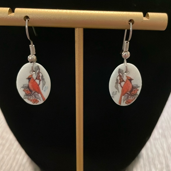Cardinal Earrings - Picture 1 of 4